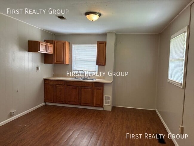 Building Photo - 1498 Elaine St