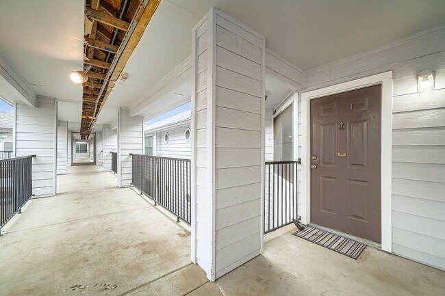 Building Photo - 501 W 26th St