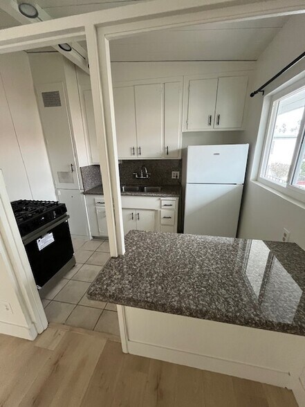 Building Photo - 25 Bennett Ave