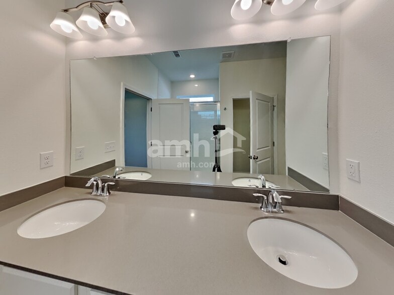 Building Photo - 27653 St Andrews Ave