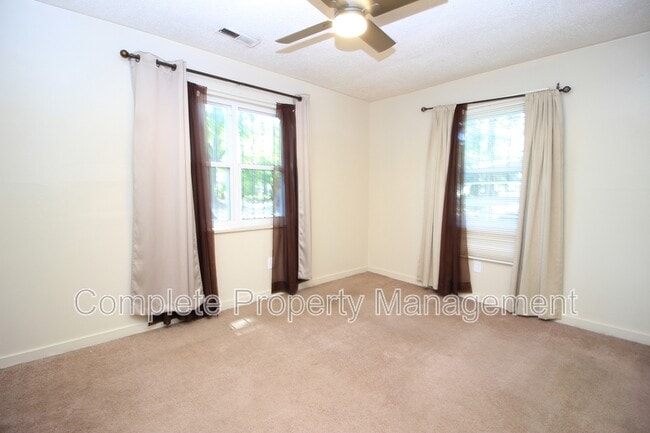 Building Photo - 1240 Rayfield Dr