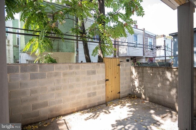 Building Photo - Large 3 bedroom with powder room on 1st fl
