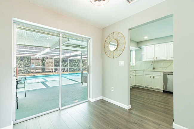 Building Photo - Pet-Friendly Home with Private Pool in Des...