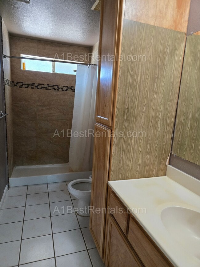 Building Photo - 3832 Sierra St