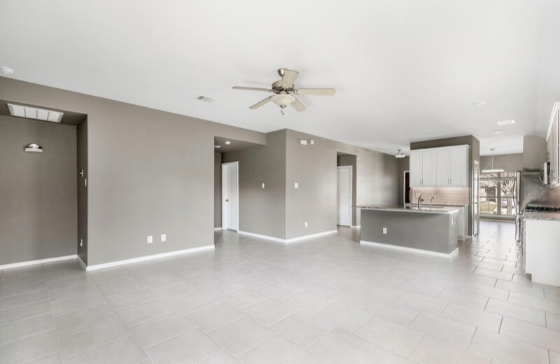 Building Photo - 18115 Van Berkel Ln