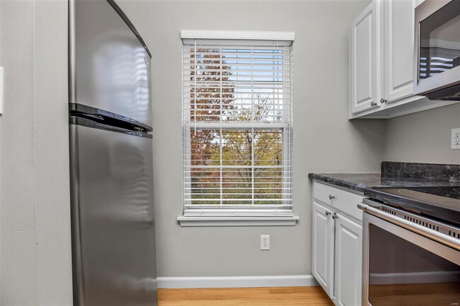 Building Photo - 432 Saravalle Dr