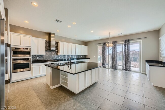 Building Photo - 12165 Edgehurst Ct