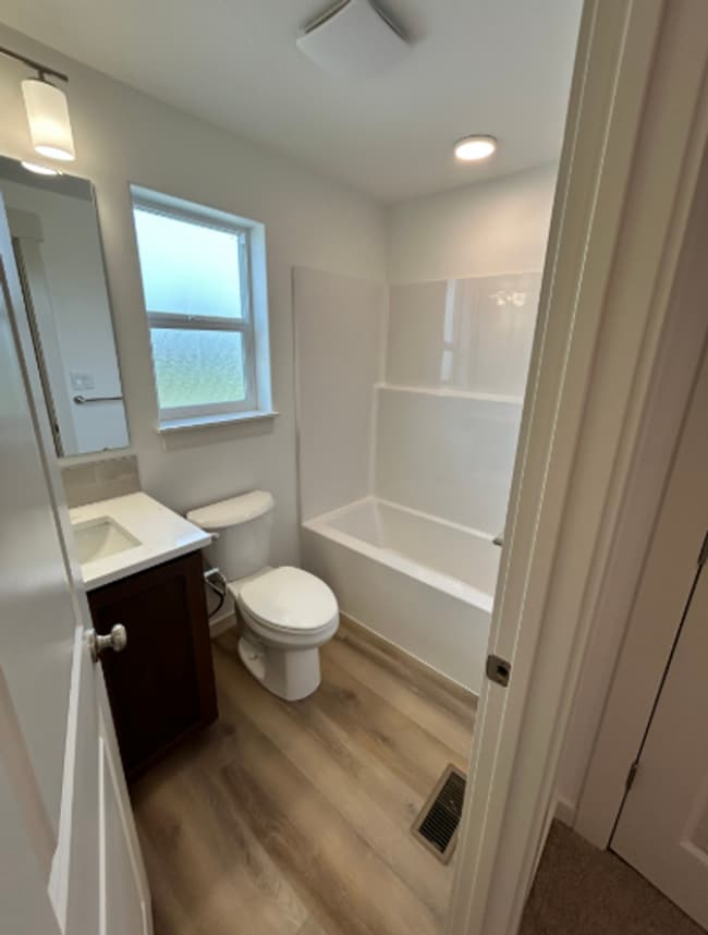 Building Photo - 829 S Camas Ln