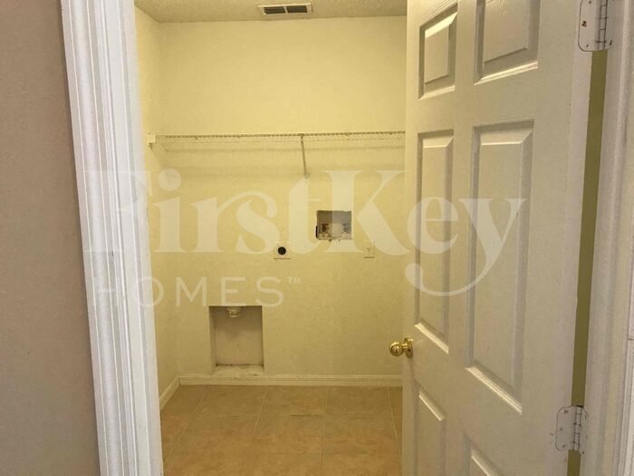 Building Photo - 1175 St Tropez Ct