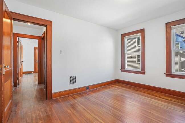 Building Photo - 108 Barnum Ter