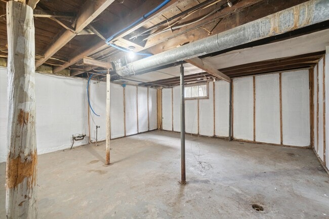 Building Photo - 1809 Maplewood Ave