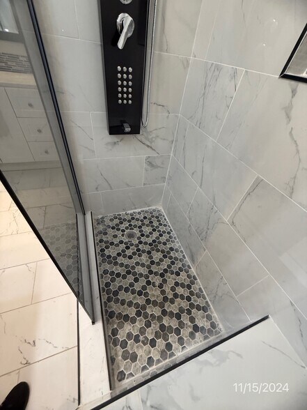 Building Photo - 7215 Holly Hill Dr