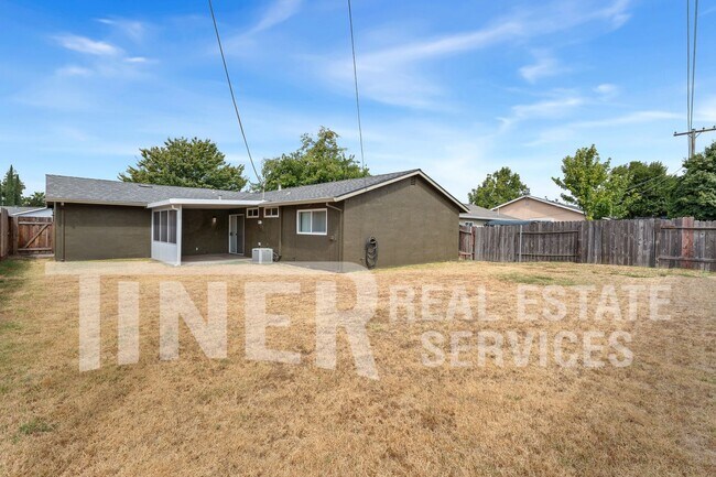 Building Photo - 3729 Moonbeam Dr