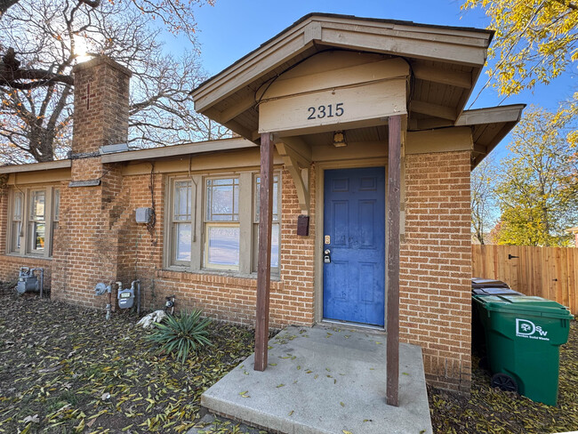 Building Photo - 2315 N Locust St