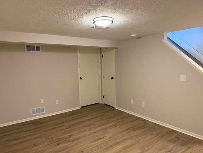 Building Photo - 5122 Singleton Dr