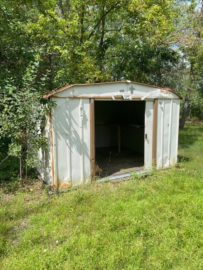 Building Photo - 3 Bedroom 1 Bathroom Single Family Home in...
