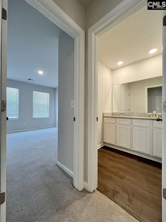 Building Photo - 199 Kitti Wake Dr