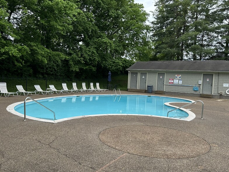 Building Photo - 616 Barlin Dr