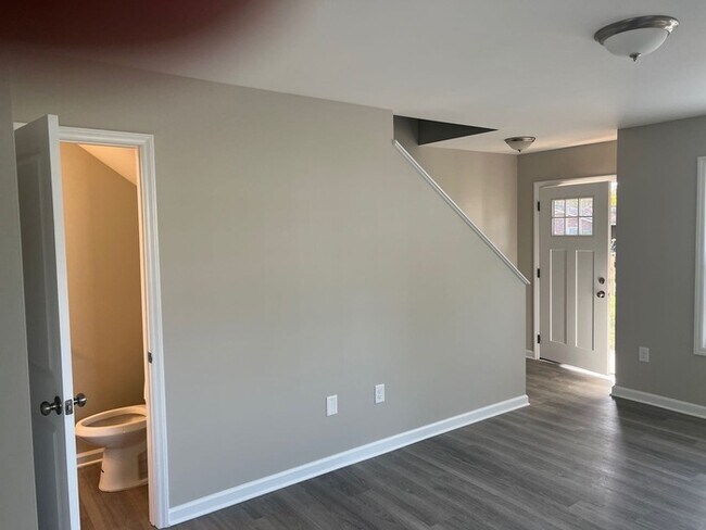 Building Photo - 505 E Mills Dr
