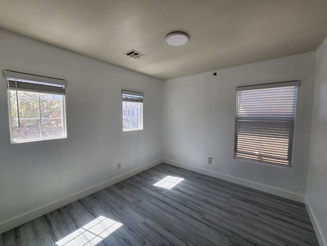Building Photo - Sleek 2 story home with tile in most living areas and upgraded kitchen.
