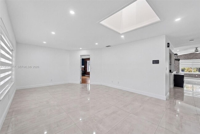 Building Photo - 5804 SW 116th Ave