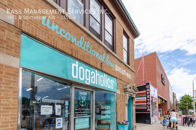 Building Photo - Newer Construction Prime Southport Corrido...