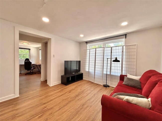 Building Photo - 2309 Devonshire Dr