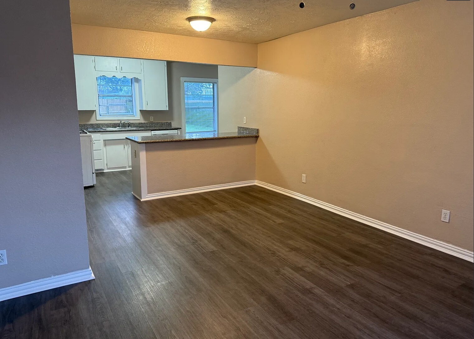 Building Photo - 1525 Wayside Dr