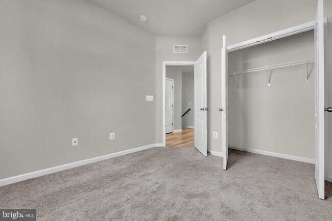 Building Photo - 1106 Overlook Wy