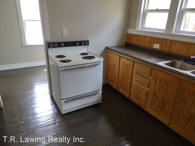 Building Photo - 2 br, 1.5 bath House - 234 Chestnut Street