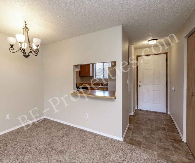 Building Photo - Cozy 1 Bedroom in the By The Green Community.