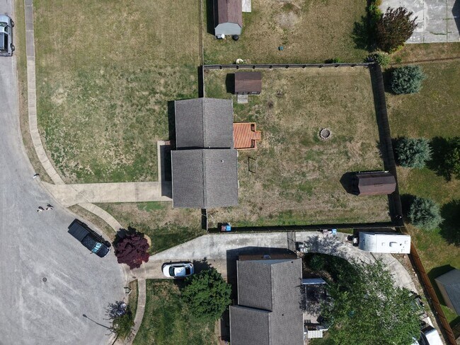 Building Photo - Charming Updated Home in Prime Chesapeake Location – Spacious Layout & Modern Touches!
