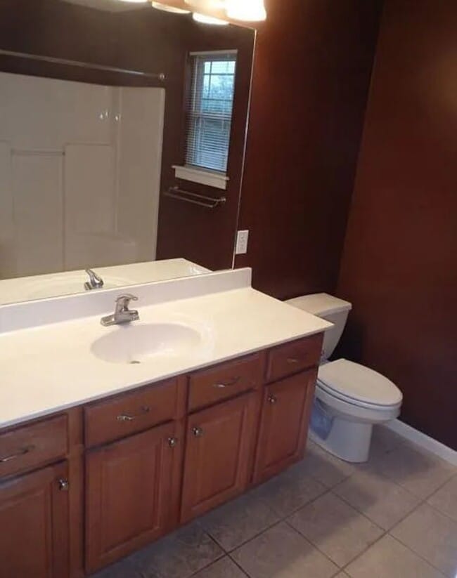 Building Photo - 3 bedroom, 2 bathroom home