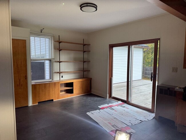 Building Photo - 3 Bedroom home in Lebanon