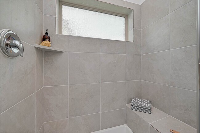 Building Photo - 21119 Bella Coral Dr