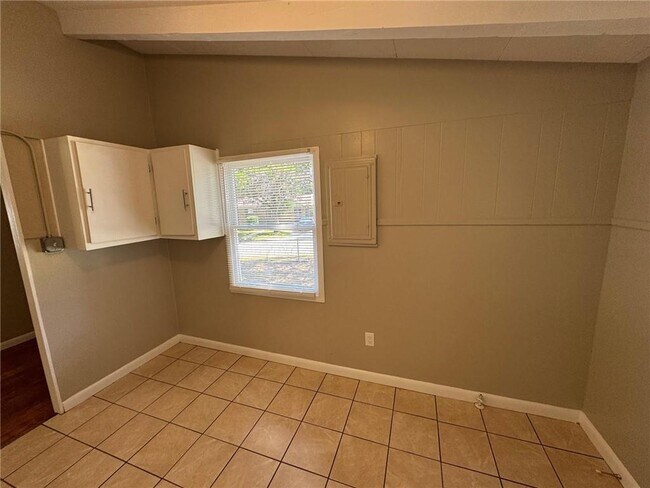 Building Photo - 4051 Pringle Dr