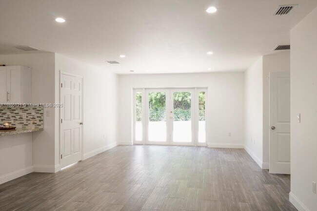 Building Photo - 6634 SW 76th Terrace