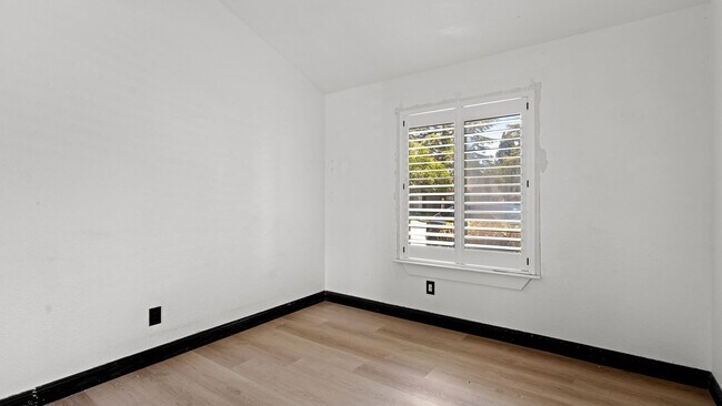 Building Photo - Prime Vacaville Location 3BD/2BA TUSD