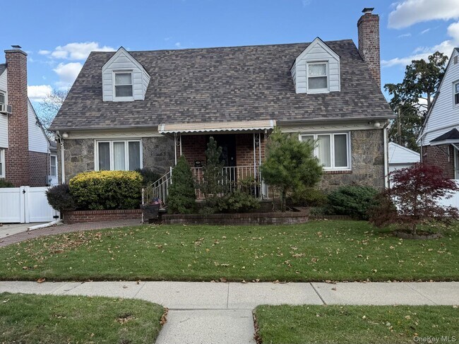 Primary Photo - 147 Primrose Dr