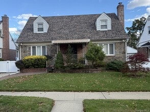 Building Photo - 147 Primrose Dr