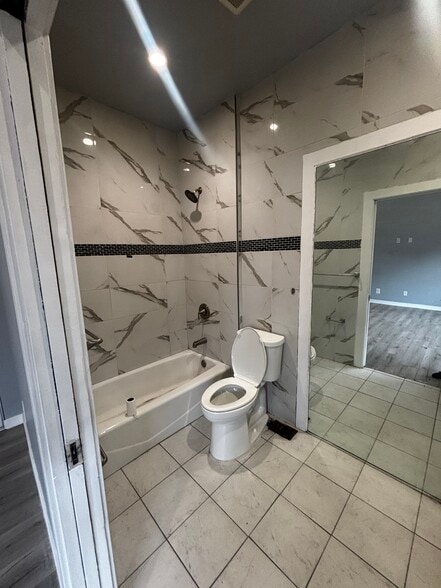 Bathroom Rm#5 - 1726 W 22nd St