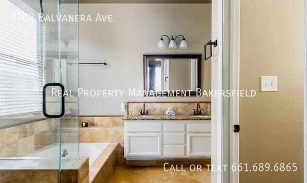 Building Photo - 9902 Balvanera Ave