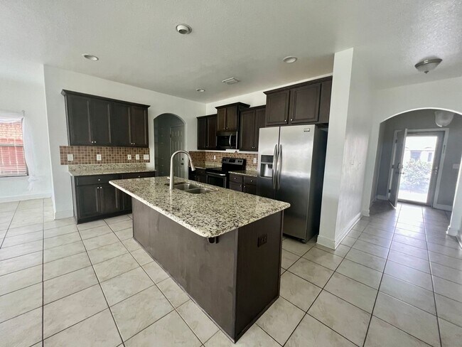 Building Photo - Beautiful Home in Waterford Sound