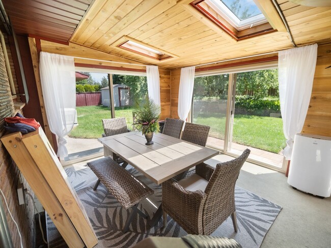 Building Photo - Fully Furnished 3 bedroom/3 bathroom North Spokane Home