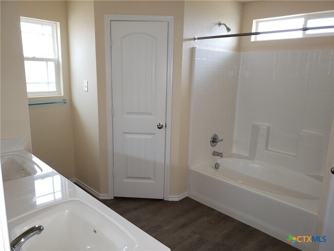 Building Photo - 704 Liberty Valley Dr