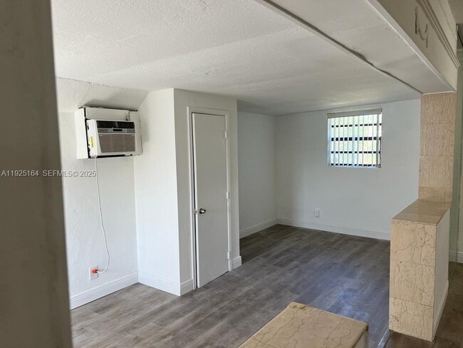 Building Photo - 1707 NW 14th Ct