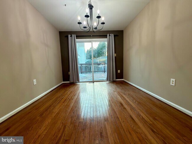 Building Photo - 7684 Green Garland Dr