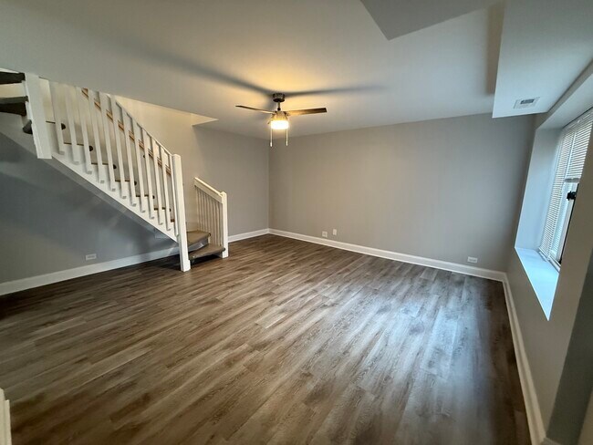 Building Photo - 744 W Gordon Terrace