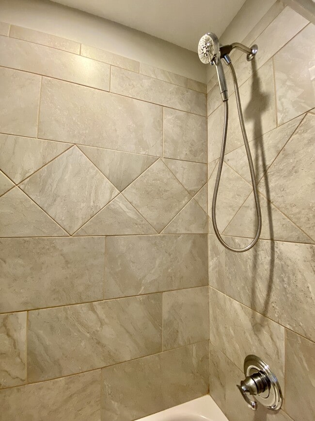 Building Photo - 305 Mallard Ave