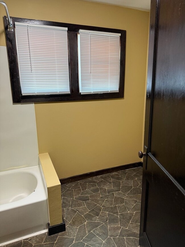 Building Photo - 1231 W College Ave